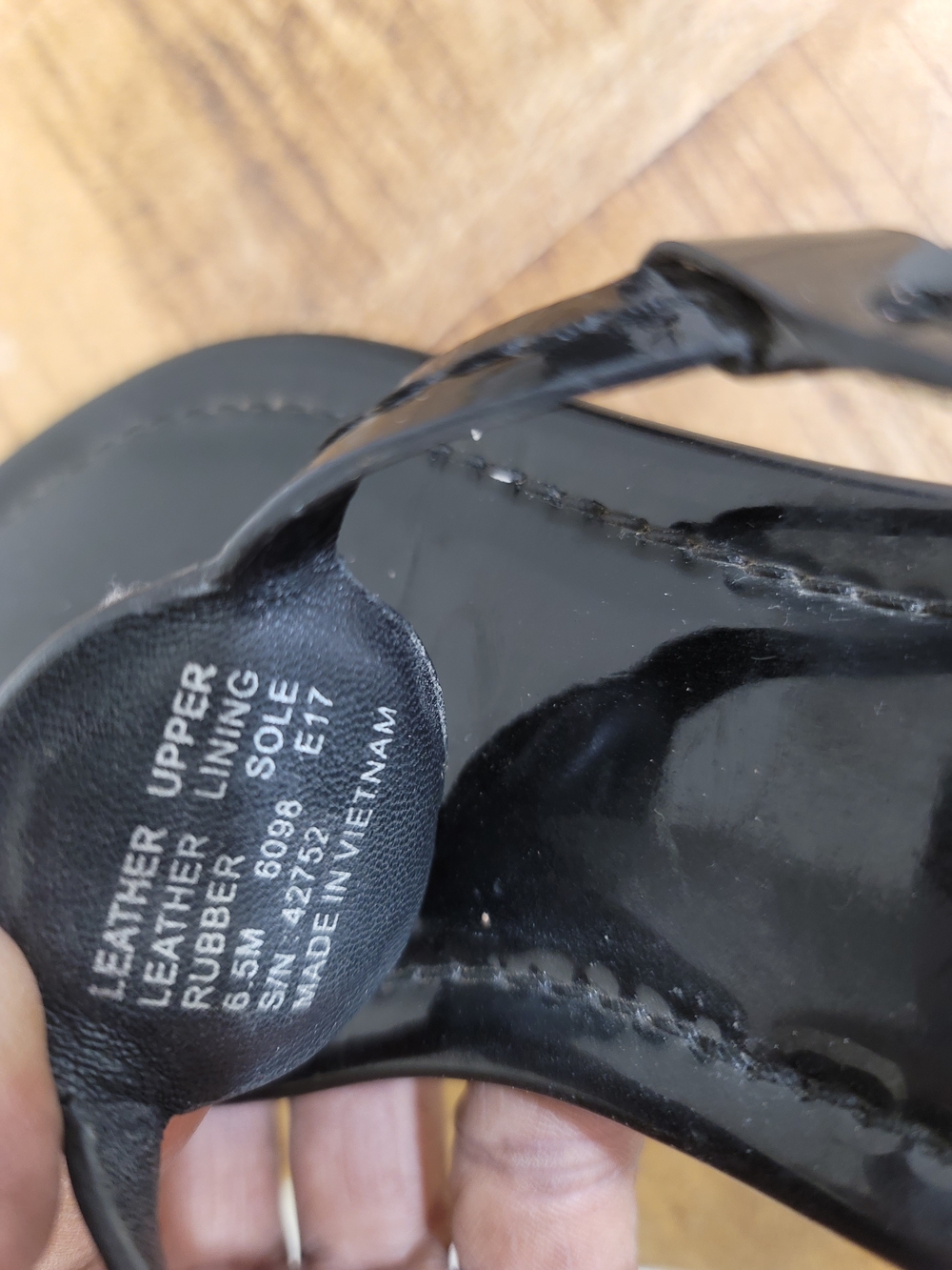 Tory Burch Black Patent Miller Logo Thong Sandals - Picture 3 of 4